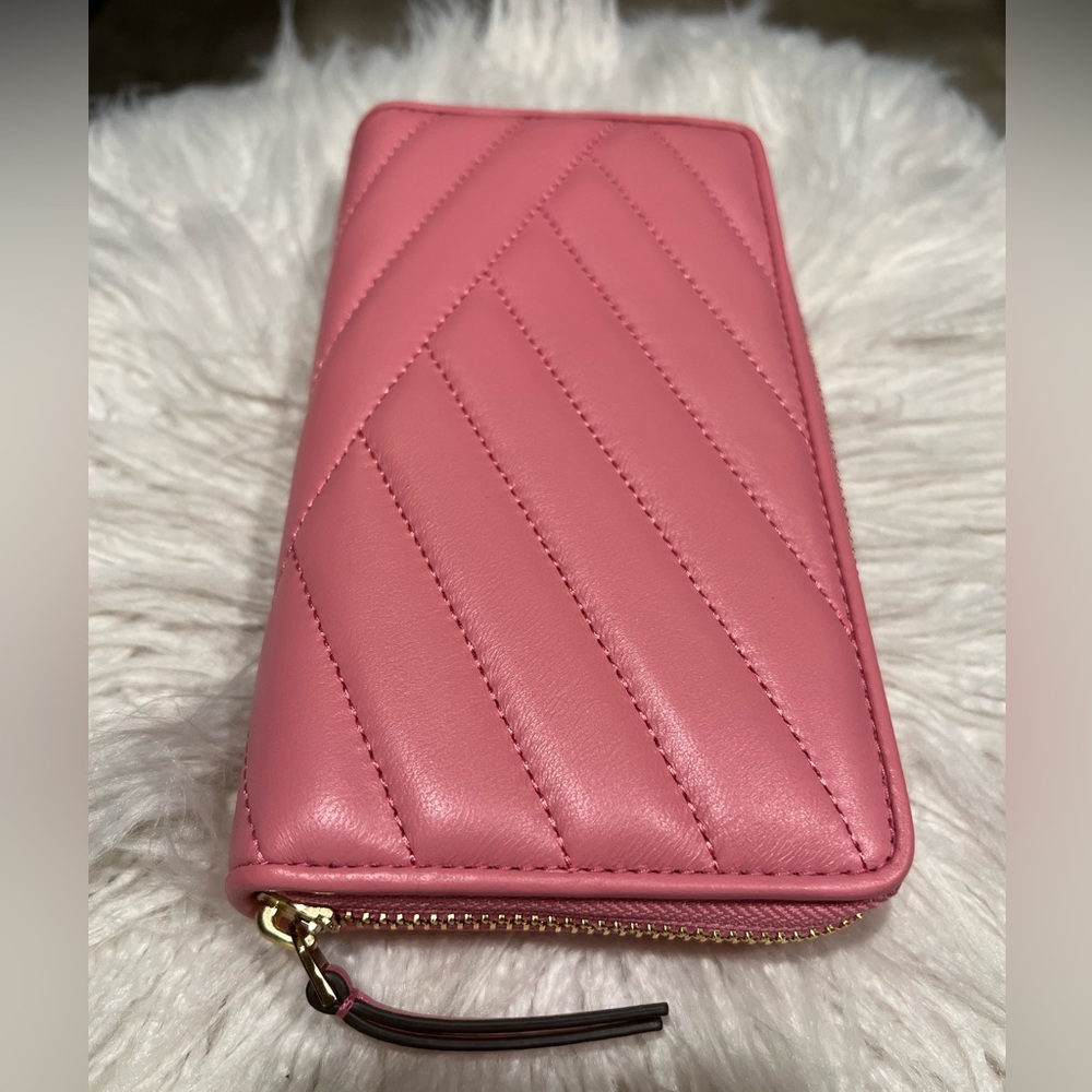 ✨SOLD✨ Tory Burch Kira Chevron zip continental wallet - Picture 8 of 13